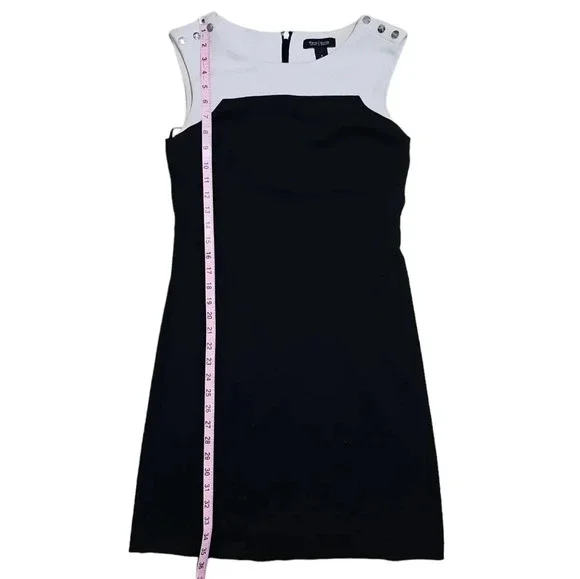 White House Black Market Women’s 8 Black White Sheath Dress Silver Button Mod - Picture 8 of 8